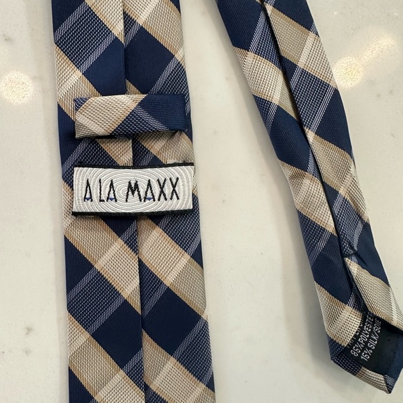 Patterned Teen Tie. - Picture 2 of 2